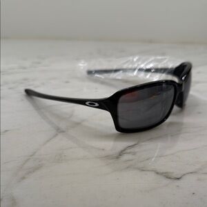 Oakley Dispute Sunglasses